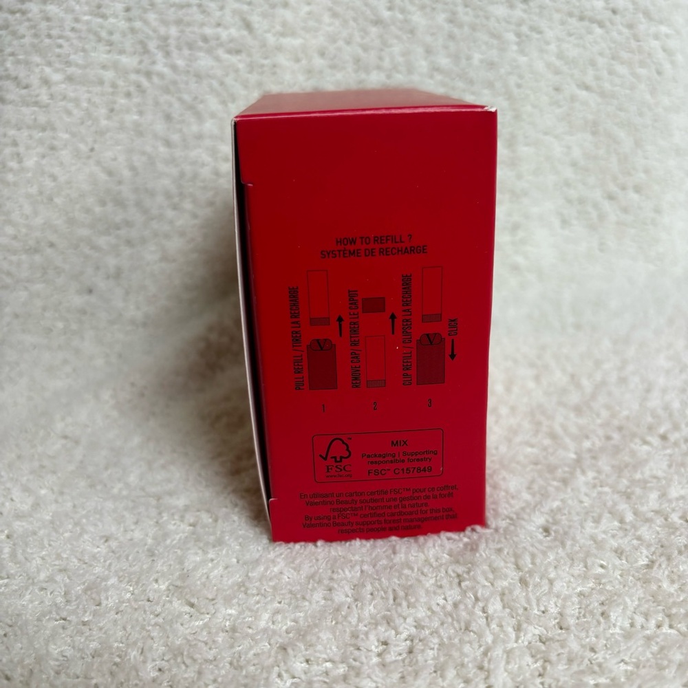 NWT VALENTINO LIPSTICKS KIT - Picture 6 of 9